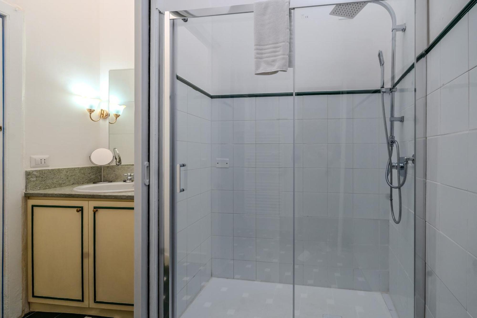 Nerino House, Elegante E Tranquillo Appartamento A 5 Minuti Dal Duomo Milánó Kültér fotó